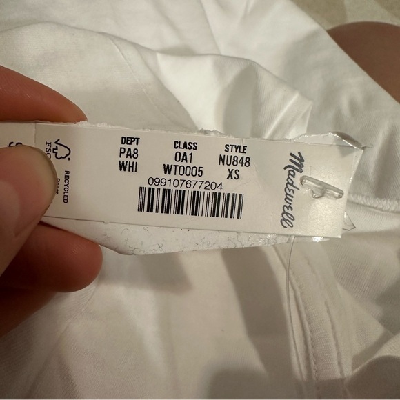Madewell Essential Slim Tee in Lightweight Cotton - Picture 4 of 4